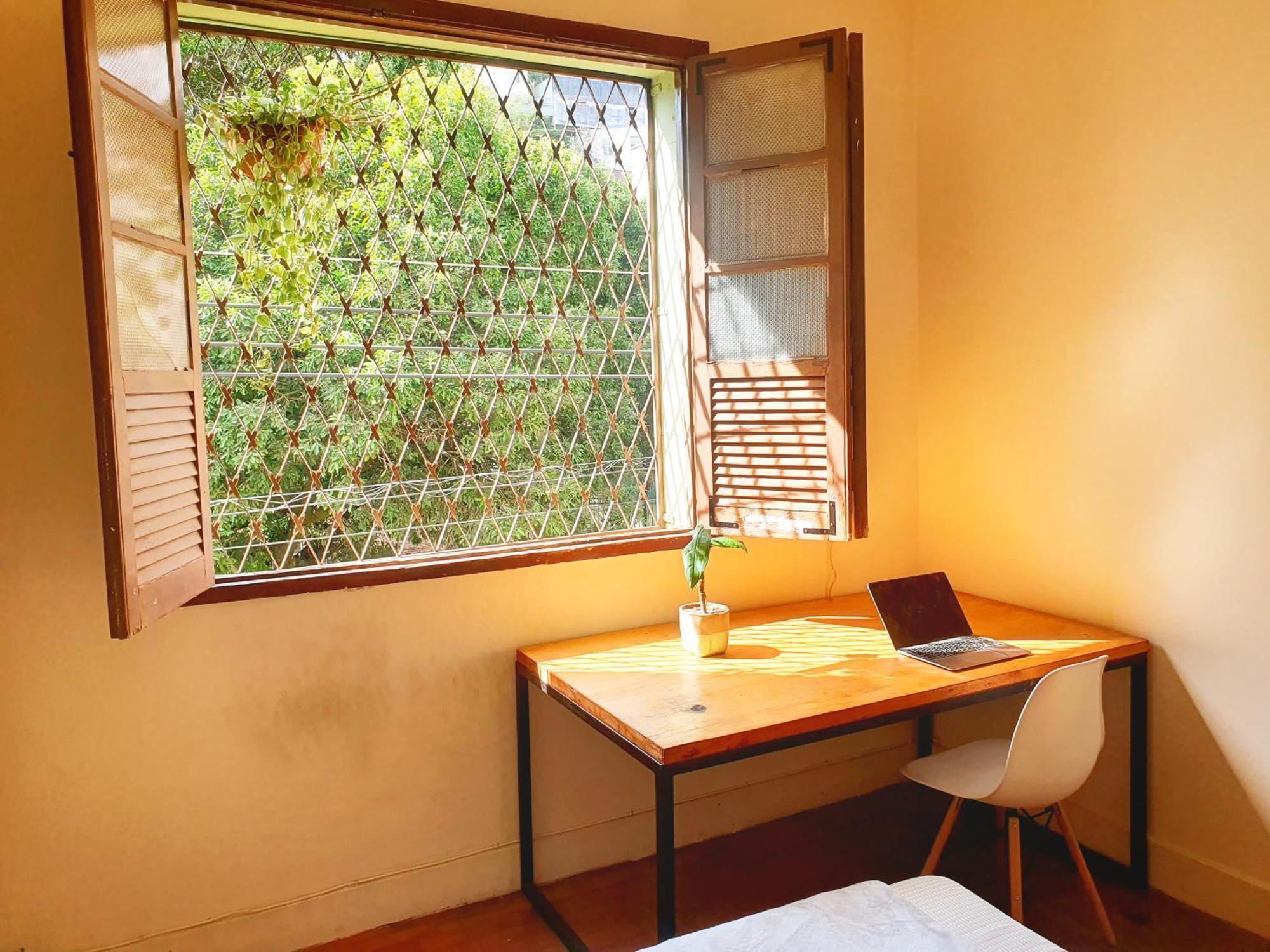 Quarto Casal Com Janela Casa Caramel Belo Horizonte Ngoại thất bức ảnh